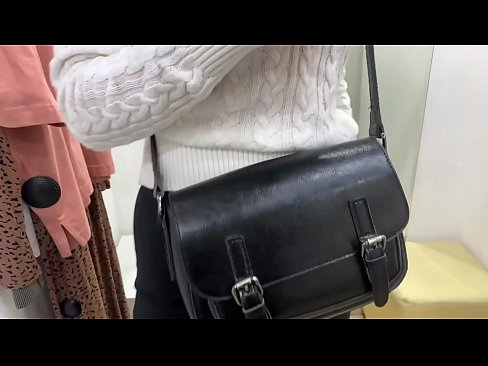 ❤️ Публична мастурбация на младата кучка FeralBerry с вибратор в стаята за обличане ❤️❌ Секс в bg.tradewin.top ❌